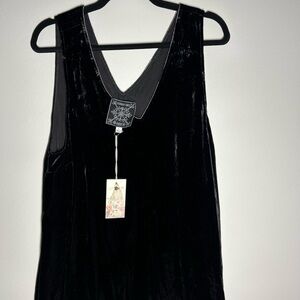Jade Black Velvet V-Neck Top